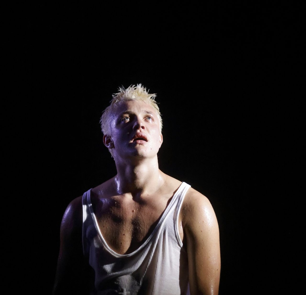 Gorki: T-BOY ON GRINDR